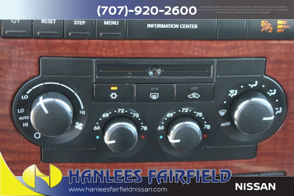 Used 2005 White Jeep Limited image 26