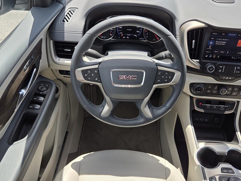 Used 2022 White Frost GMC AWD 4DR DENALI image 14