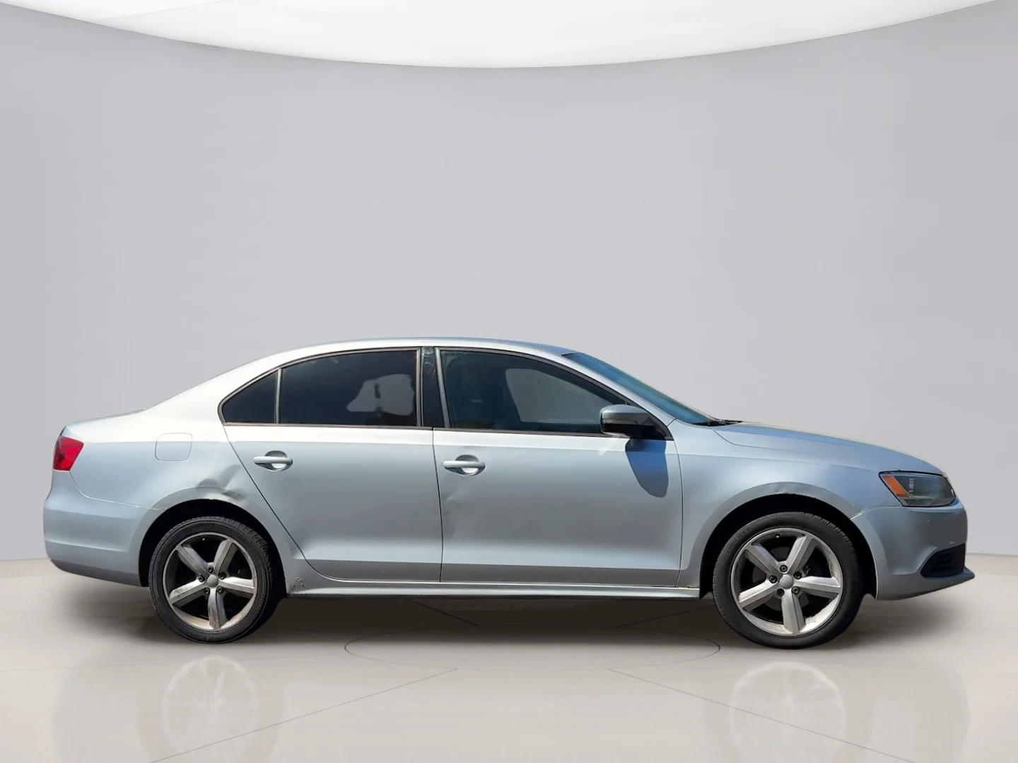 Used 2014 Silver Volkswagen SE image 6