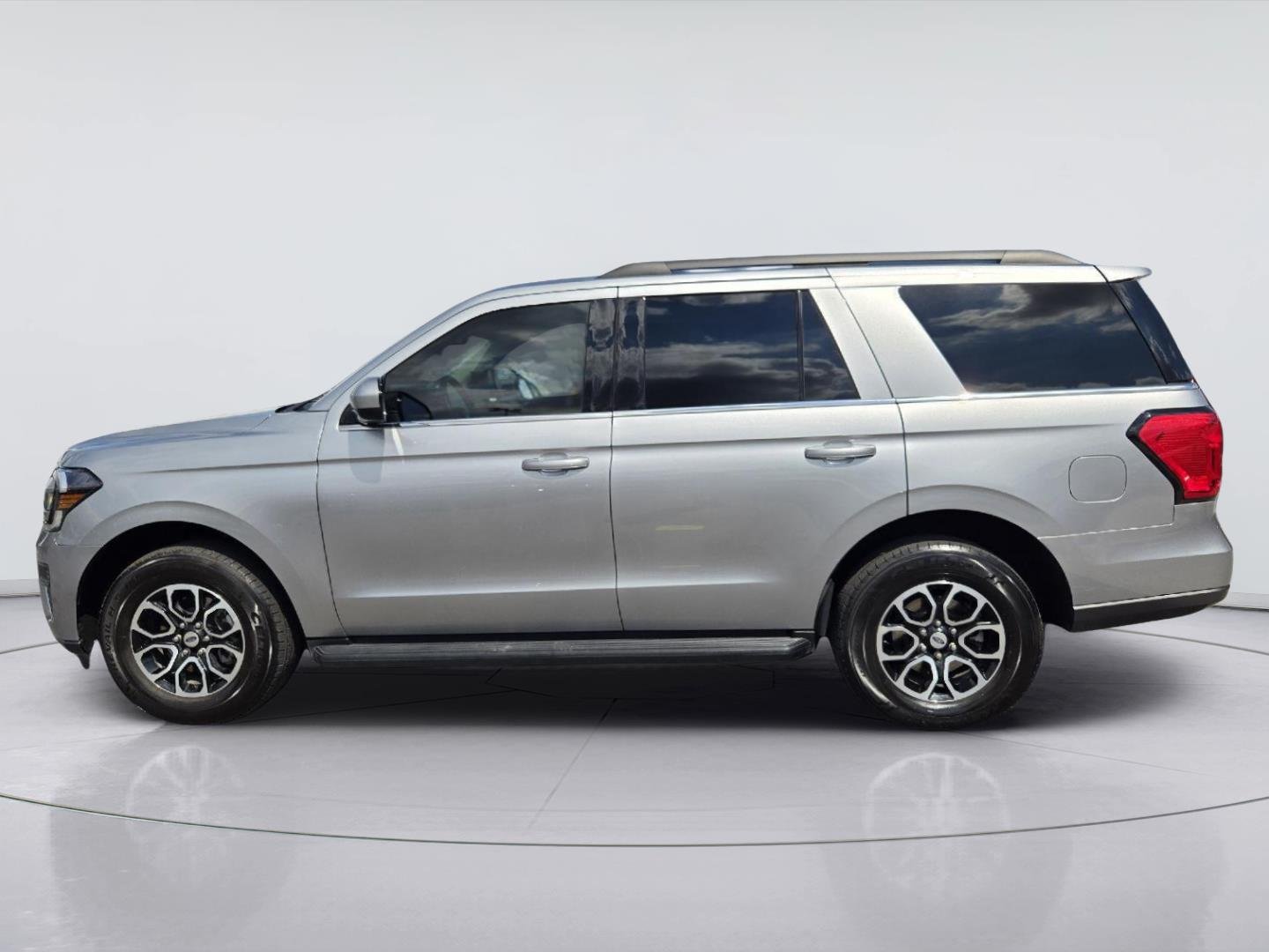 Used 2024 Iconic Silver Ford XLT image 5