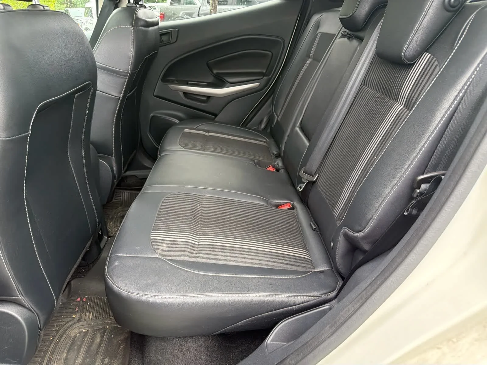 Used 2022 Diamond White Ford SES image 13