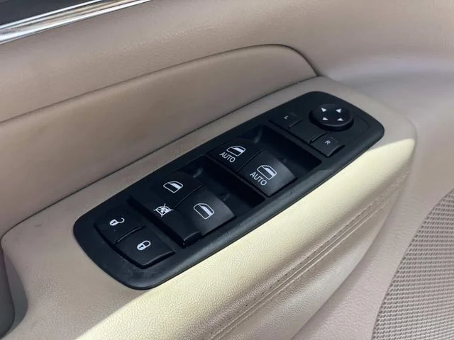 Used 2019 White Jeep Limited image 18