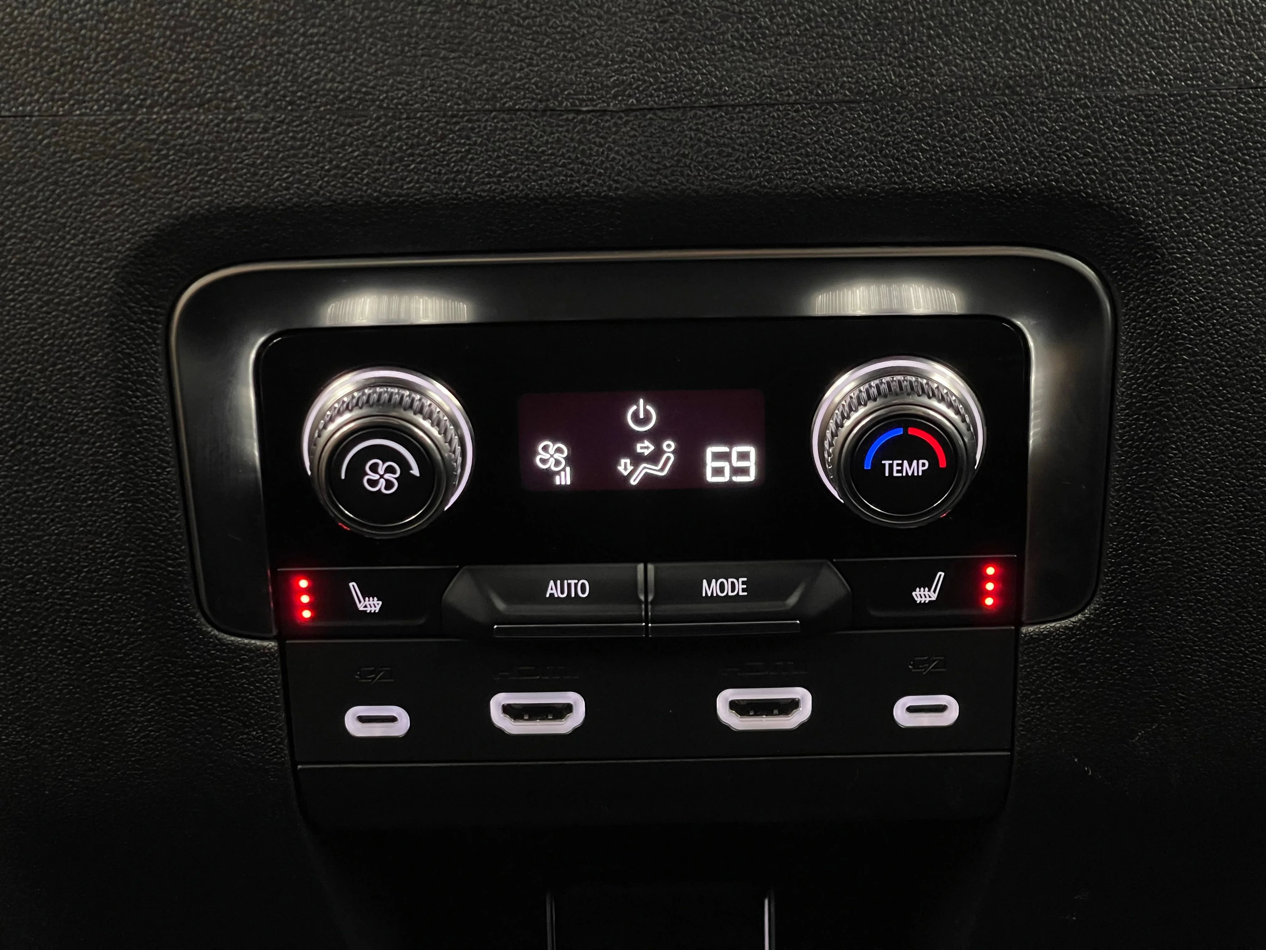 Used 2024 White Frost Tricoat GMC SLT image 6