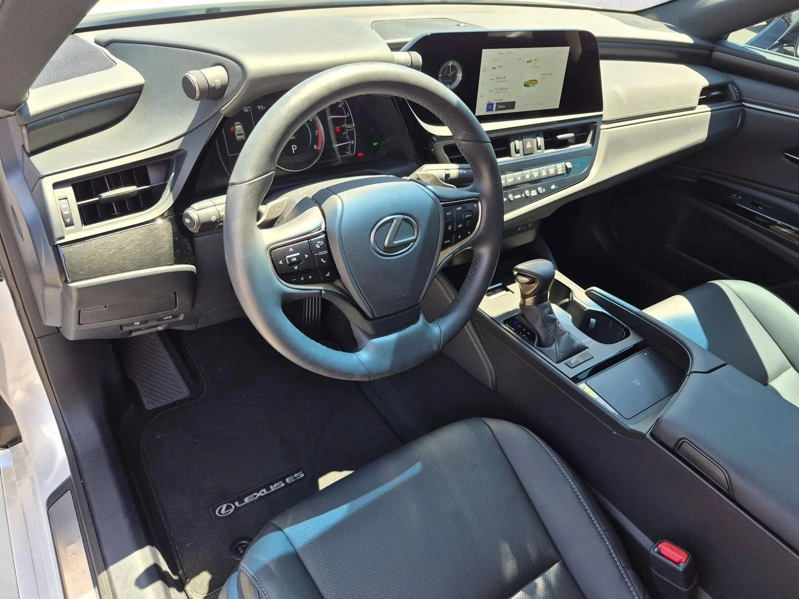 Certified Used 2025 Eminent White Pearl Lexus ES 350 image 9