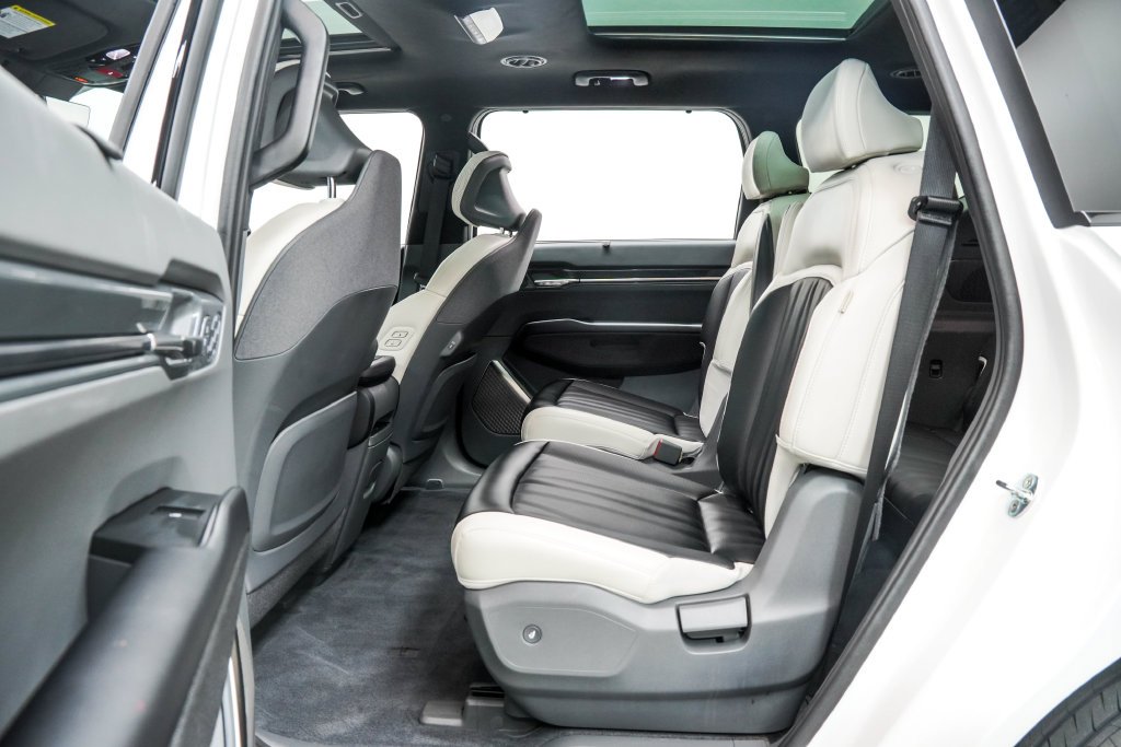 Used 2024 White Kia GT-Line image 17