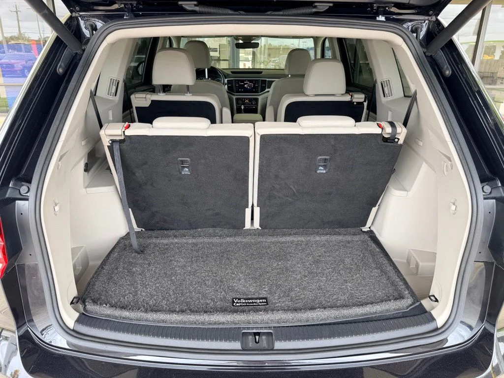 Used 2019 Black Volkswagen 3.6L V6 SE image 31