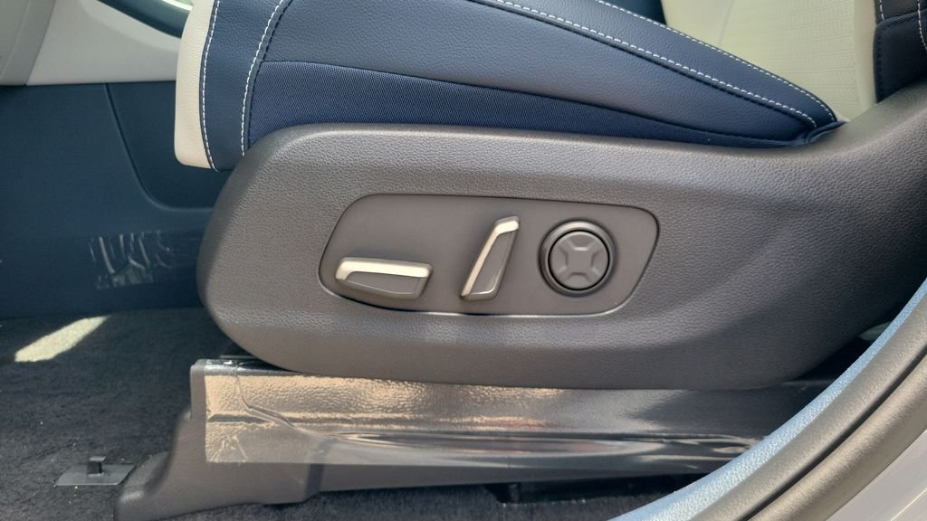 New 2026 Ceramic Silver Kia SX Prestige image 16