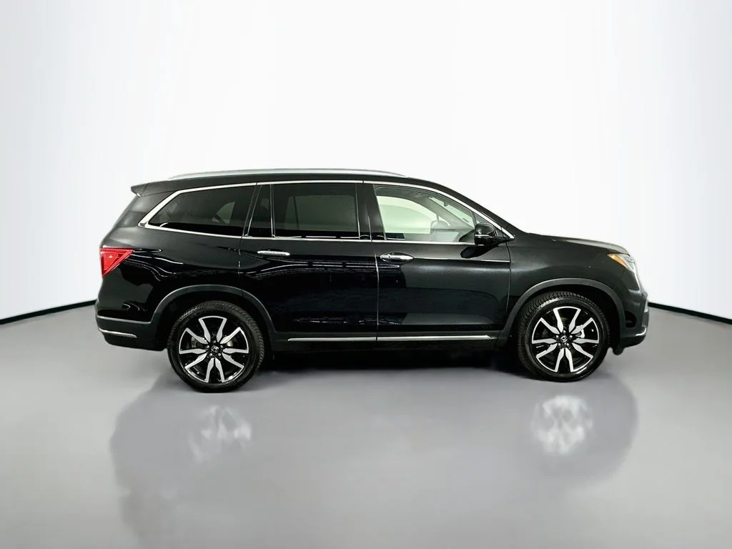 Used 2021 Crystal Black Pearl Honda Touring image 9