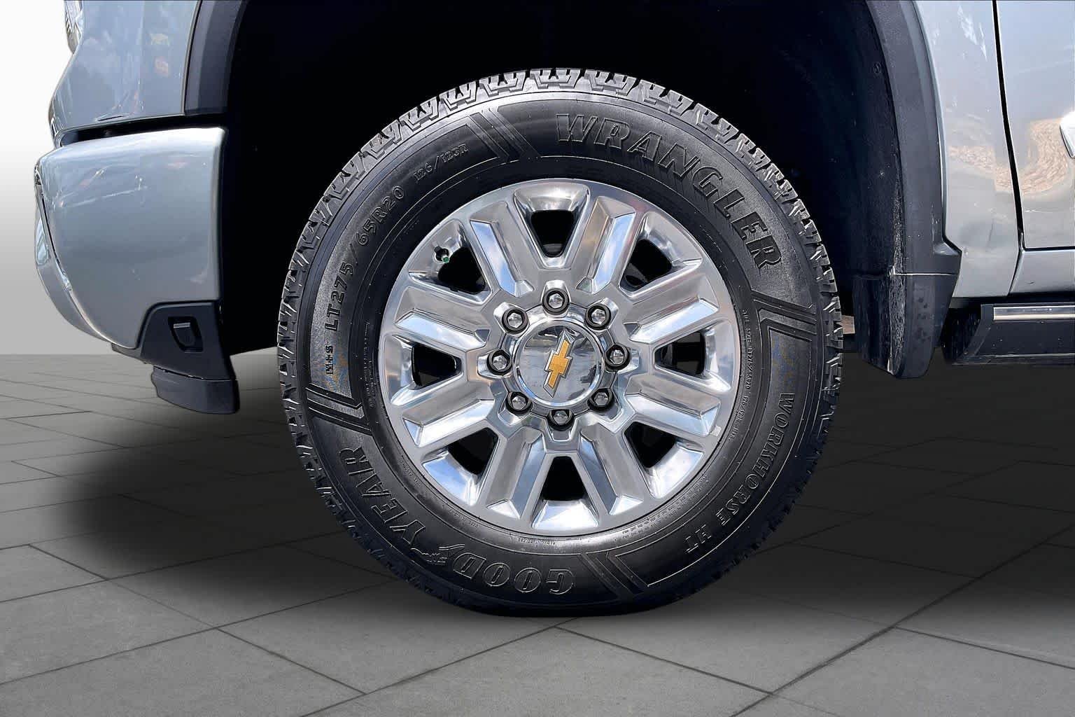 Used 2025 Sterling Gray Metallic Chevrolet High Country image 11
