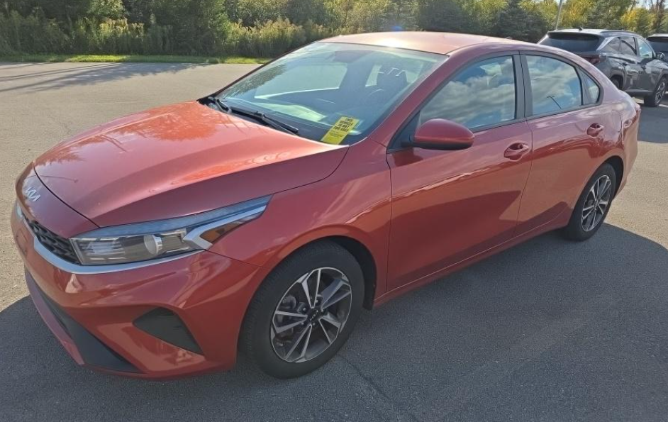 Used 2023 Red Kia LXS image 3