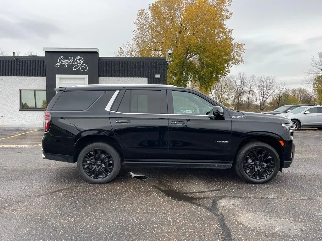 Used 2021  Chevrolet High Country image 3