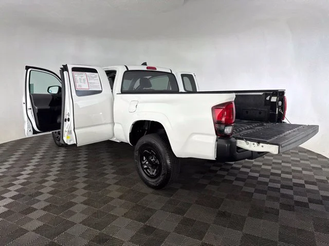 Used 2022 White Toyota SR image 19