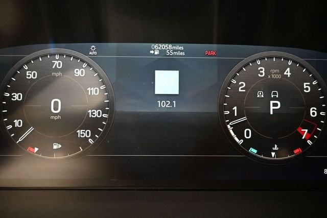 Used 2020  Land Rover SE image 12