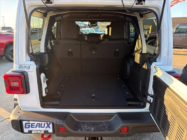 New 2027 Bright White Clear-Coat Paint Jeep Rubicon X image 10