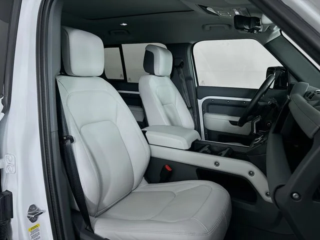Certified Used 2025 Fuji White Land Rover S image 27