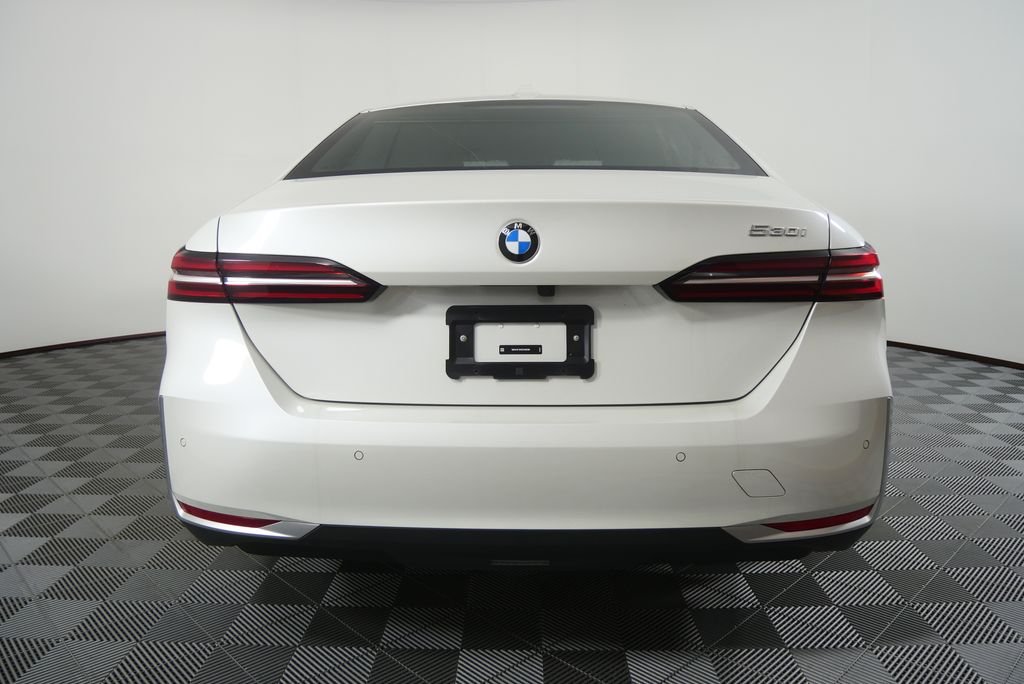 Certified Used 2025 Mineral White Metallic BMW 530i image 4