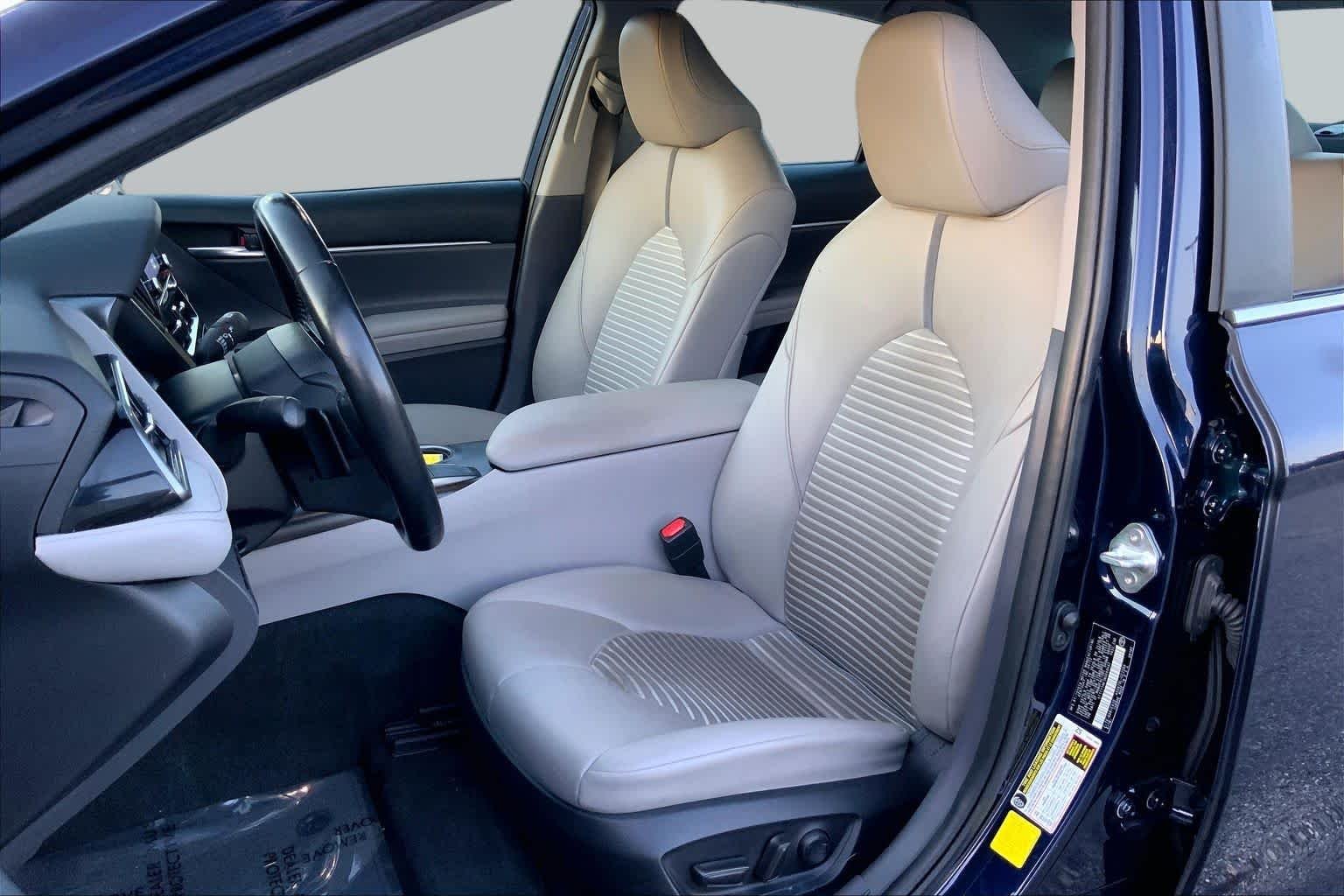 Used 2022 BLUE Toyota SE image 8