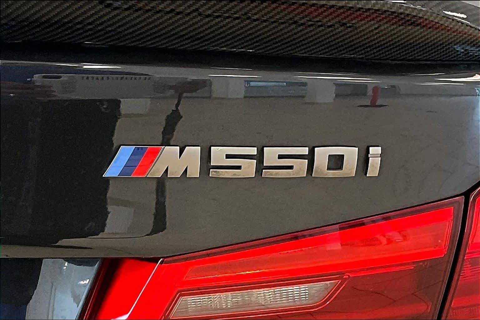 Used 2019 Dark Graphite Metallic BMW M550i xDrive image 29