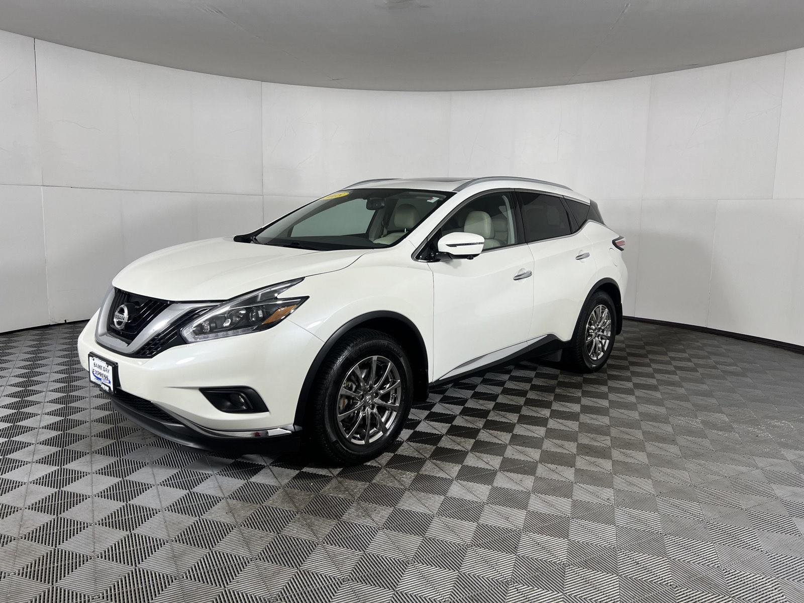 Used 2018 Pearl White Nissan SL image 4