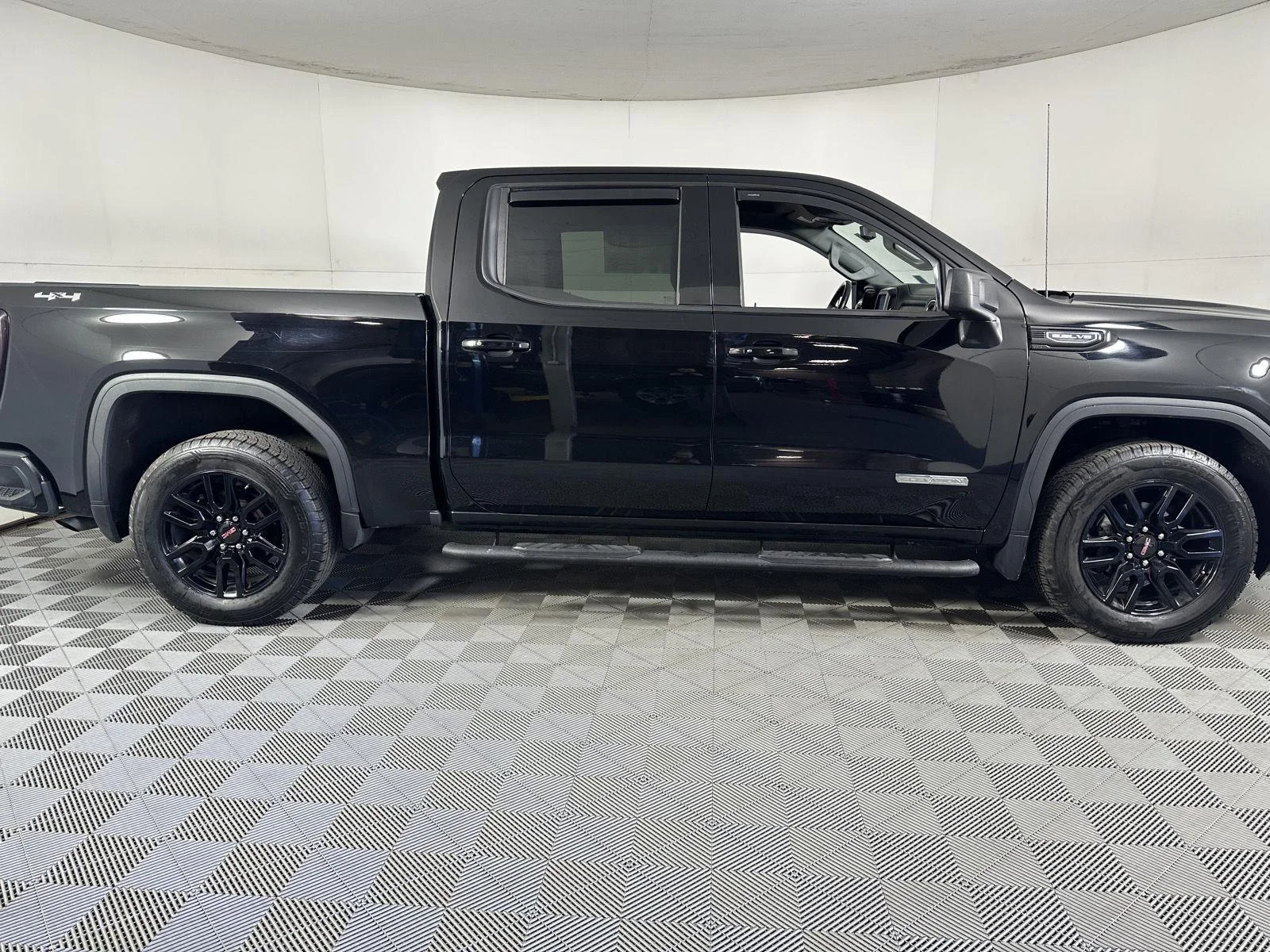 Used 2020 Onyx Black GMC Elevation image 20