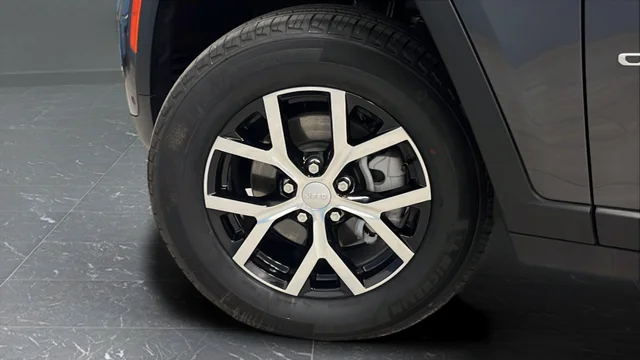 Used 2025 Gray Metallic Jeep Limited image 36