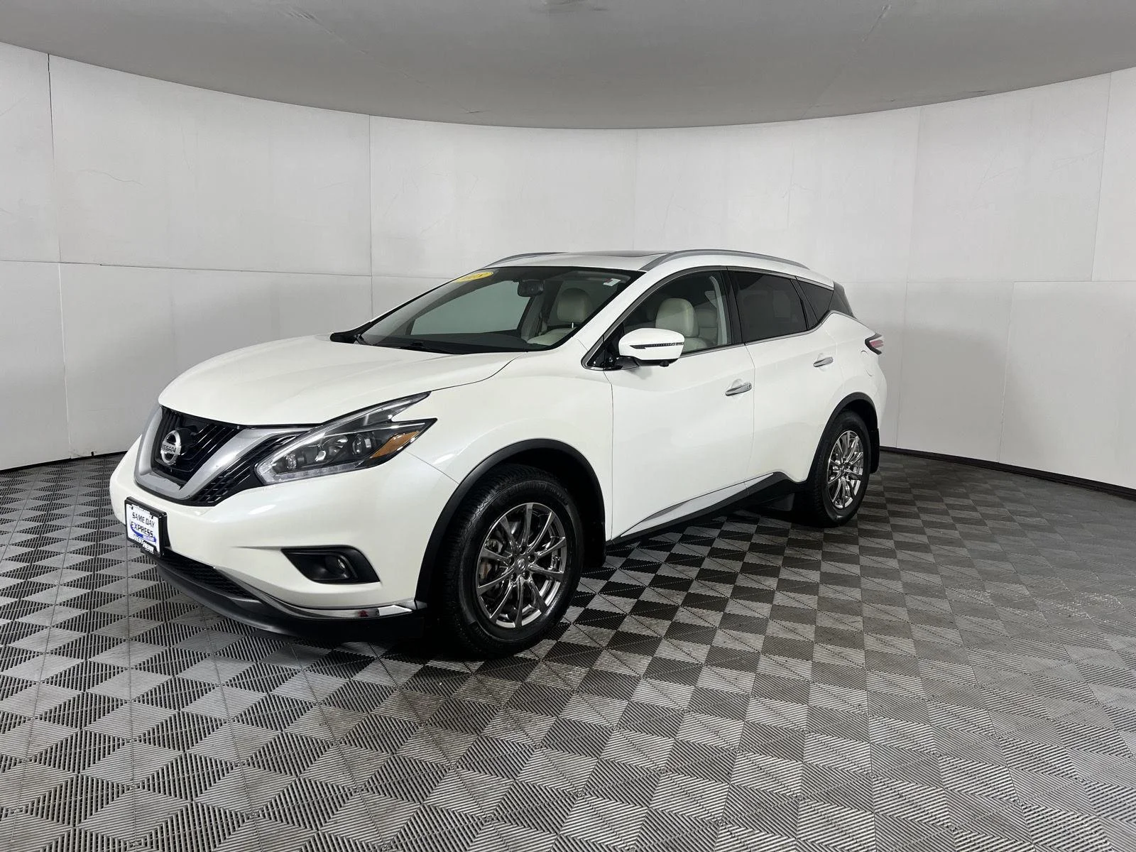 Used 2018 Pearl White Nissan SL image 4