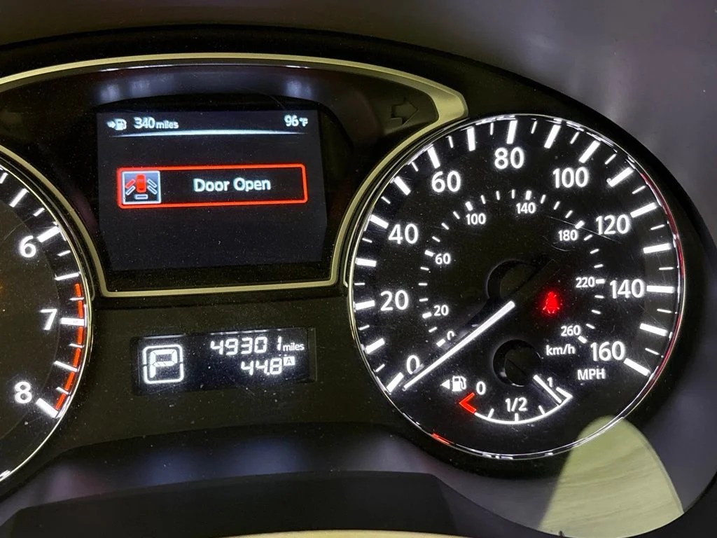 Used 2013 Beige Nissan 2.5 SV image 27