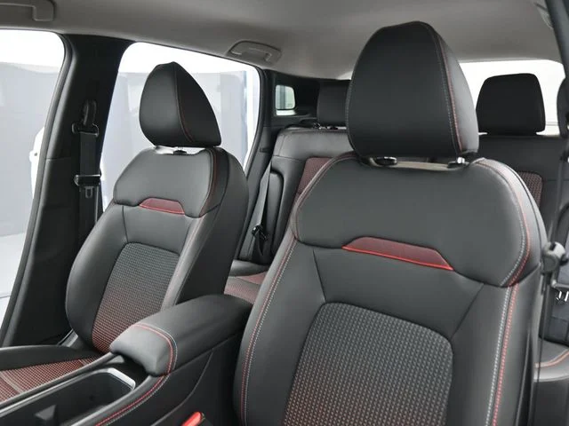 2025 Nissan Kicks SR - Photo 28