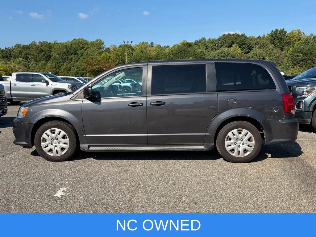 Used 2018 Gray Dodge SE image 5