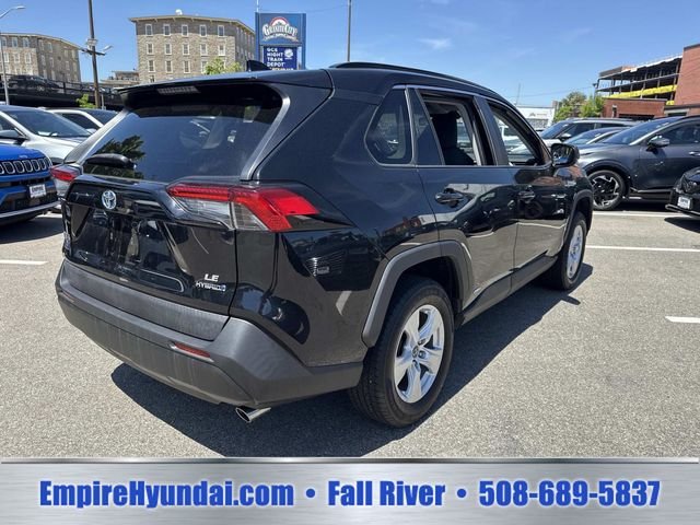 2020 Toyota RAV4 LE - Photo 8