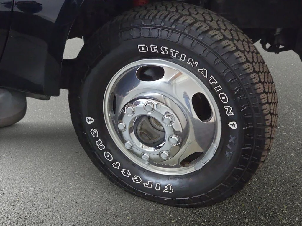 Used 2005 Black Clearcoat Ford Lariat image 24