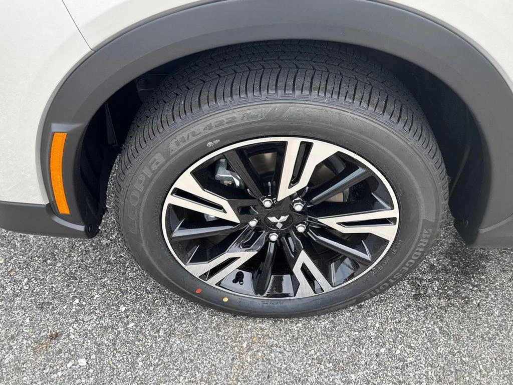 New 2026 Alloy Silver Metallic Mitsubishi SE 1.5T S-AWC image 8