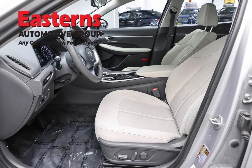 Used 2023 Silver Hyundai SEL image 14
