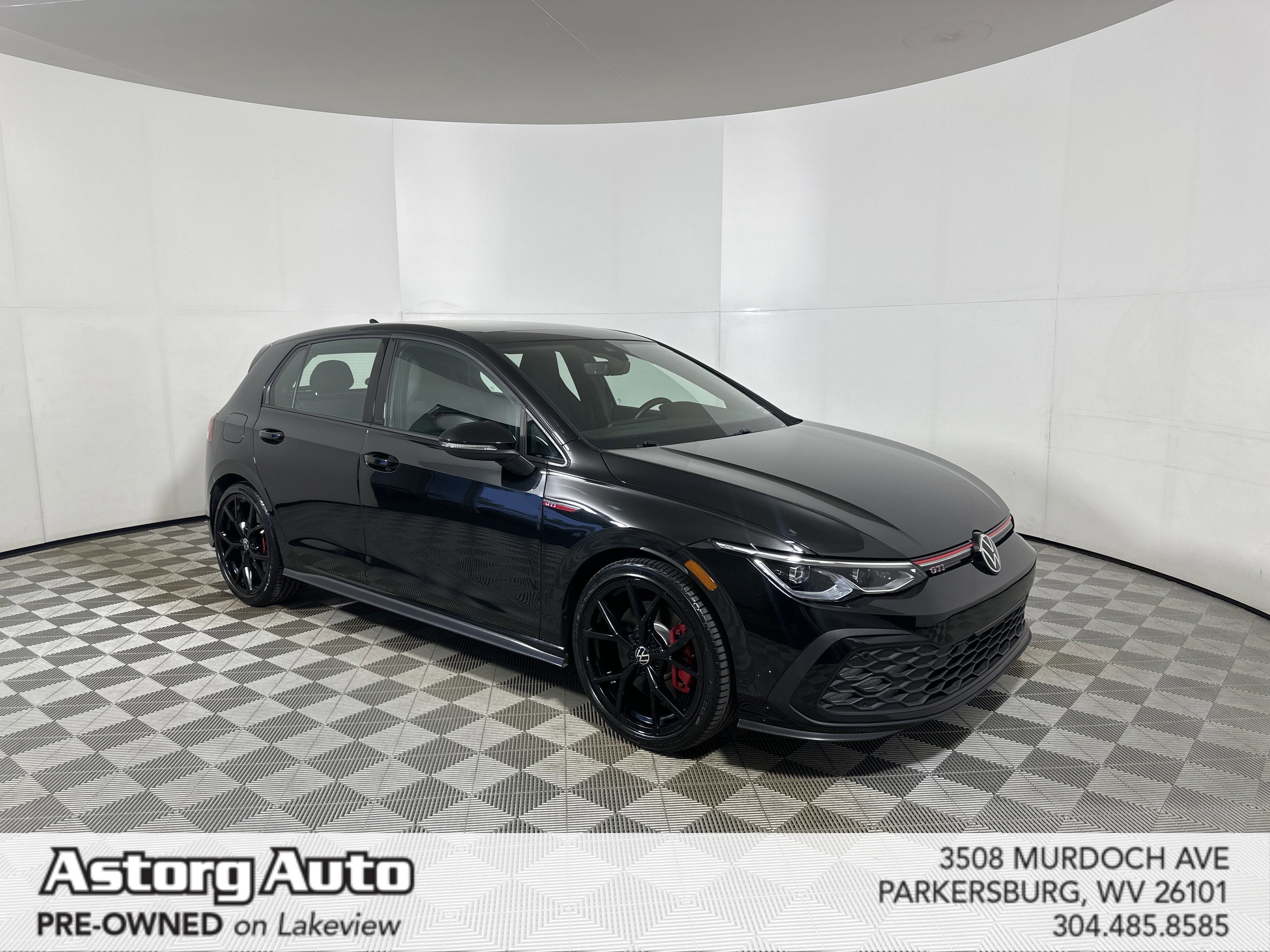 2024 Volkswagen Golf GTI 2.0T SE 4-door's photo