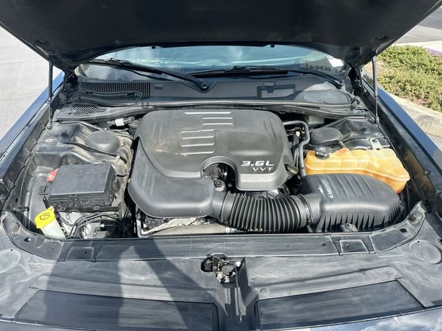 Used 2016 Black Dodge SXT image 29