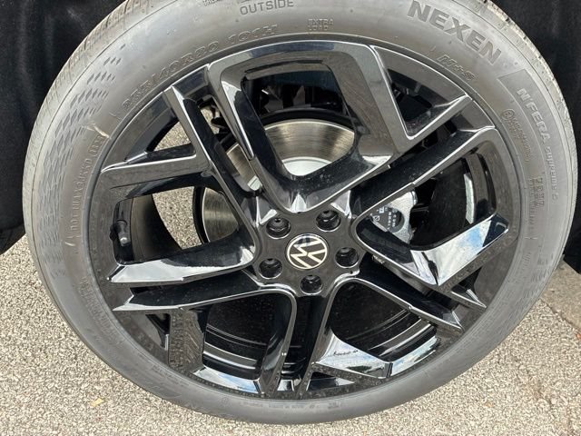 New 2026 Monterey Blue W/Deep Black Roof Volkswagen 2.0T SE R-Line Black image 3