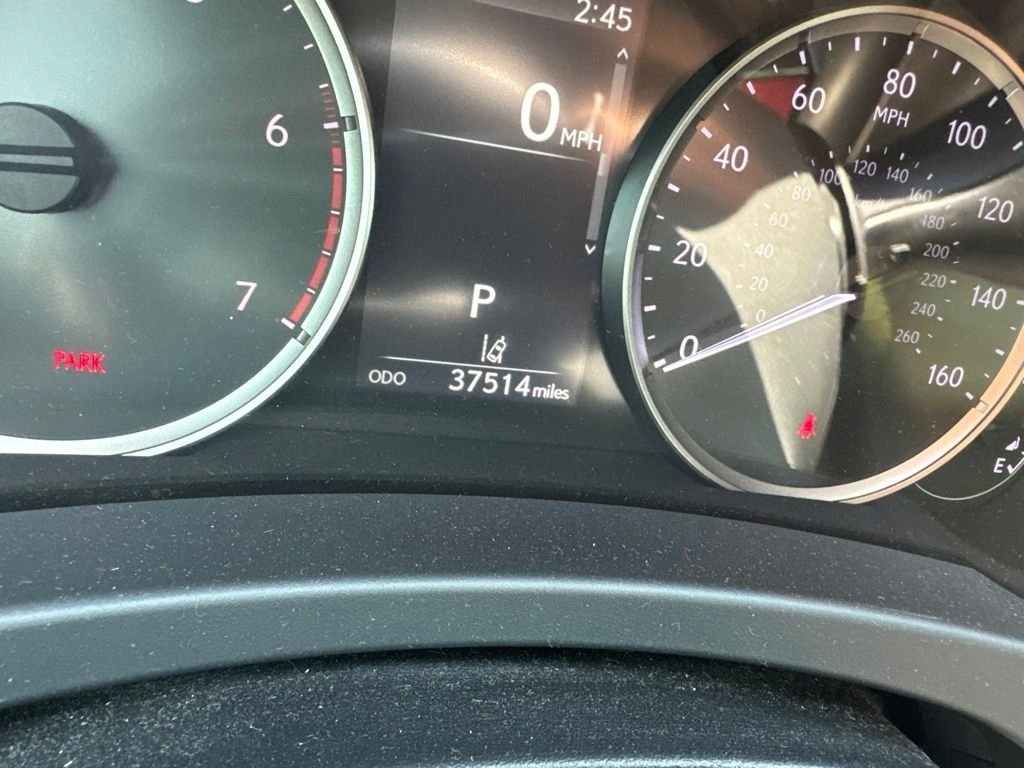 Used 2022  Lexus 300 image 4