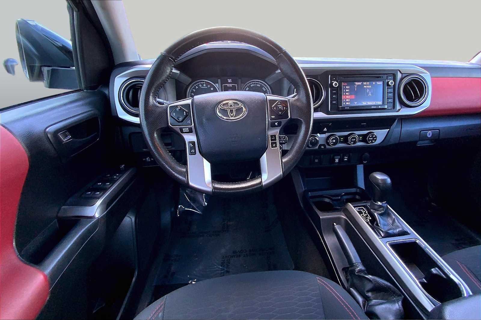Used 2019 Midnight Black Metallic Toyota SR5 image 6