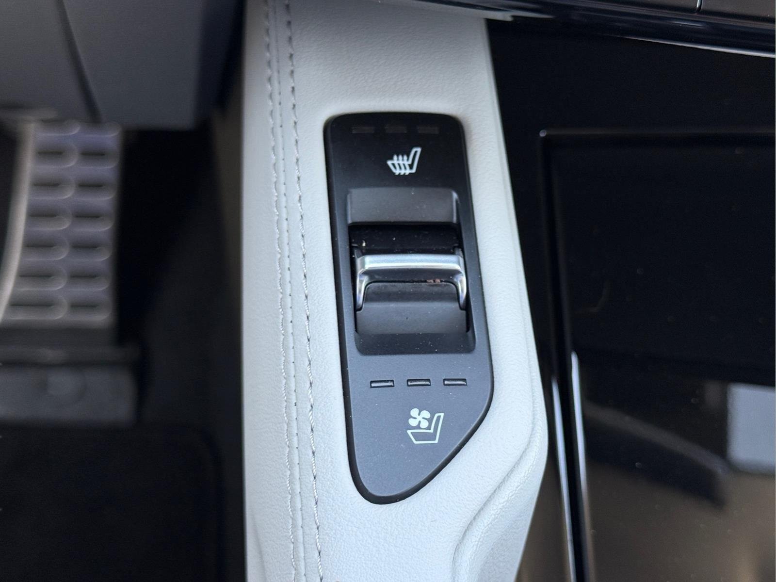 Used 2023 Glacial White Pearl Kia SX image 6