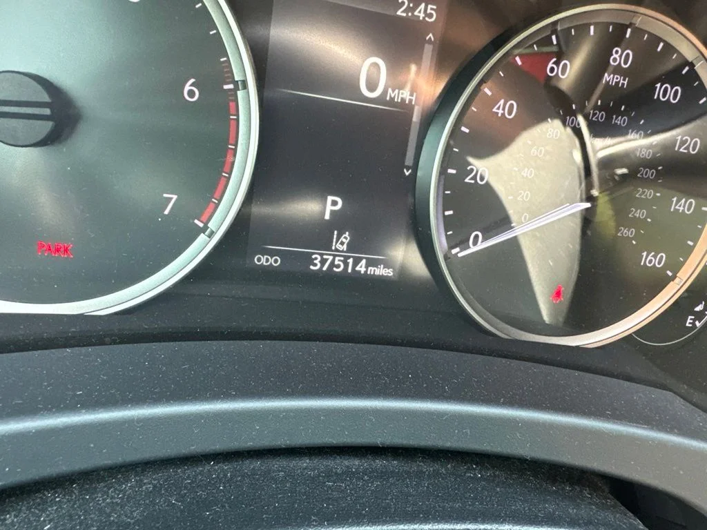 Used 2022  Lexus 300 image 4