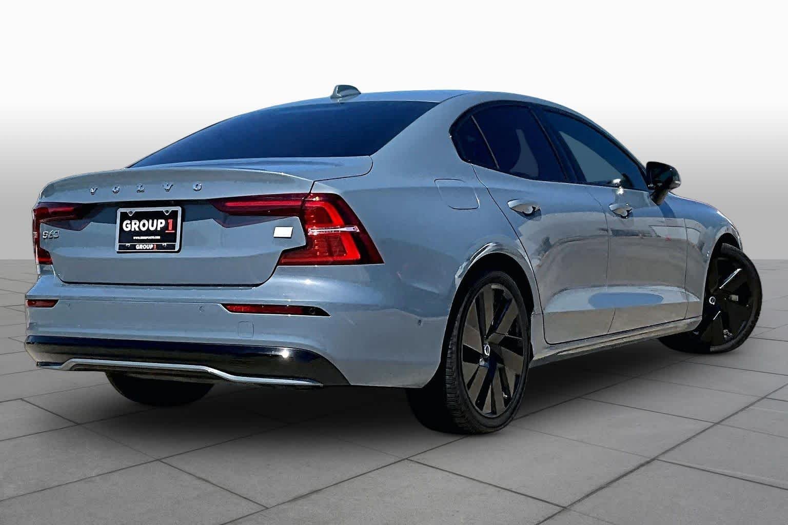 Used 2024 Thunder Grey Metallic Volvo Ultimate Dark Theme image 13
