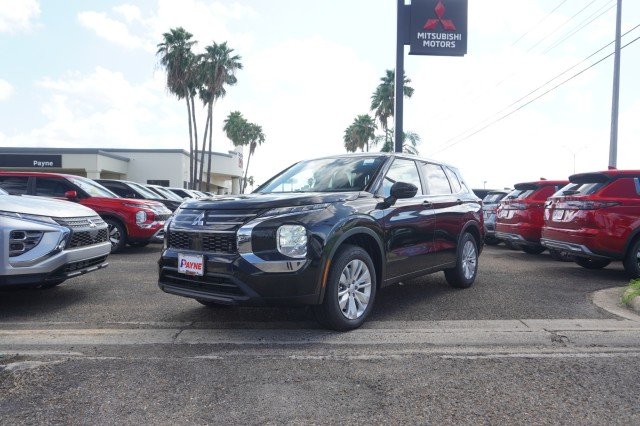 2025 Mitsubishi Outlander ES S-AWC's photo