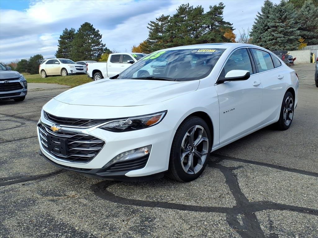 2023 Chevrolet Malibu 1LT photo 3