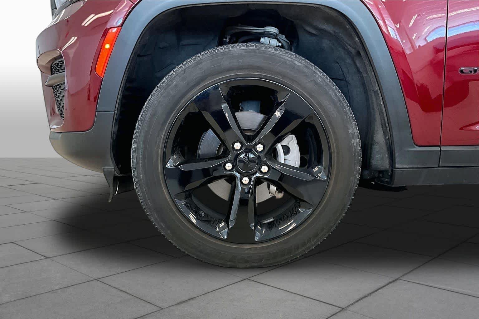 Used 2023 Velvet Red Pearlcoat Jeep Altitude image 10