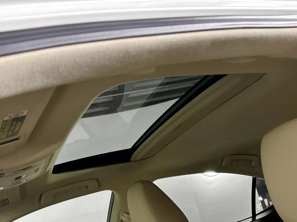 Used 2018 White Pearl Lexus 350 image 18