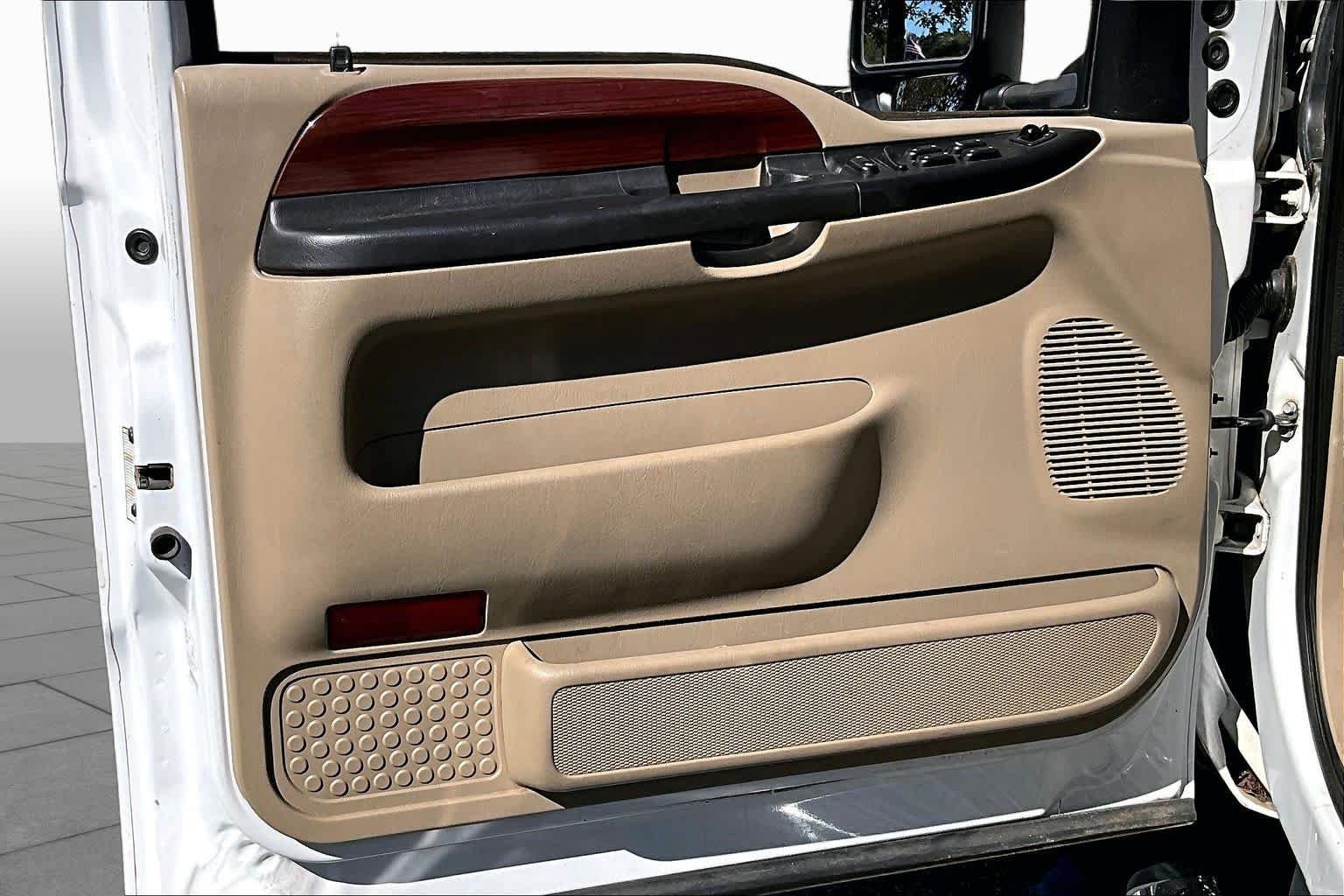 Used 2005  Ford Lariat image 20