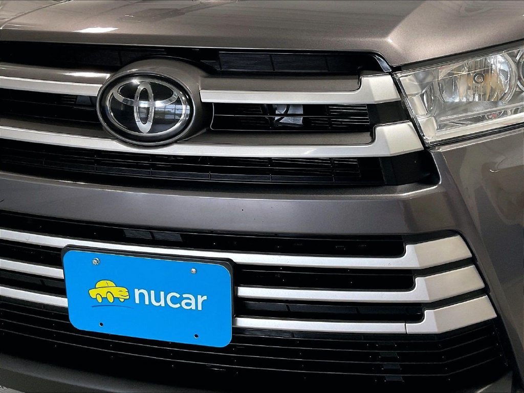 Used 2019 Gray Toyota XLE image 33