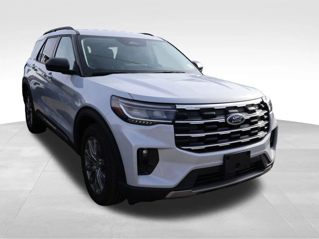 Used 2025 White Metallic Ford Active image 13
