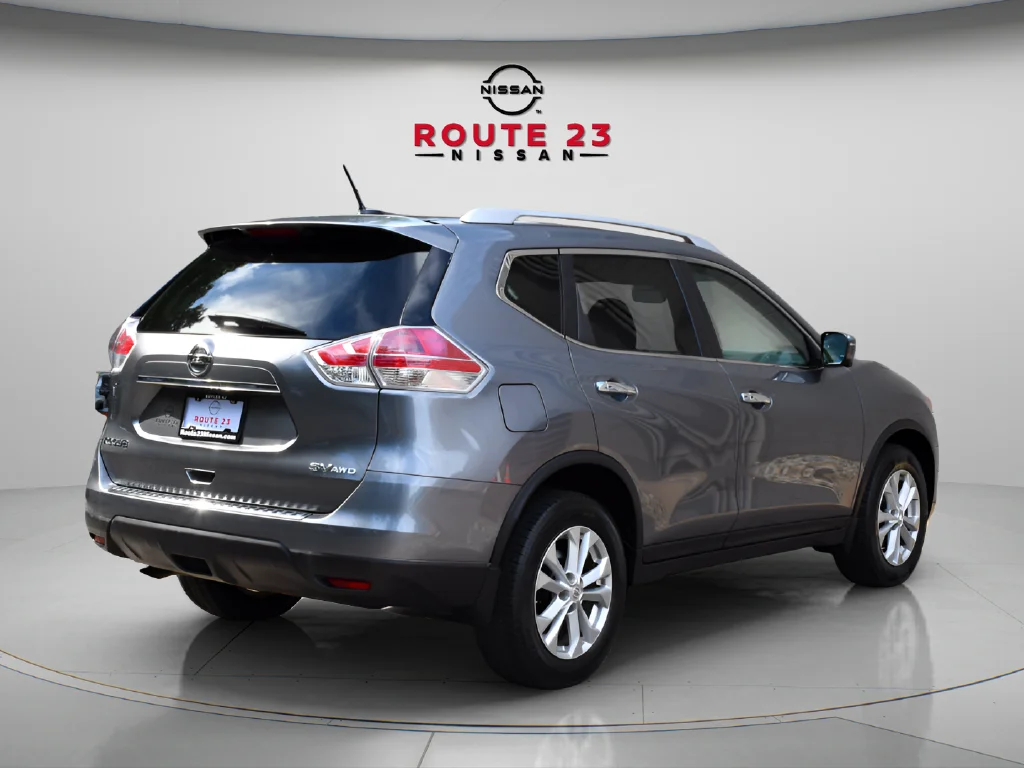 Used 2016 Gray Nissan SV image 8