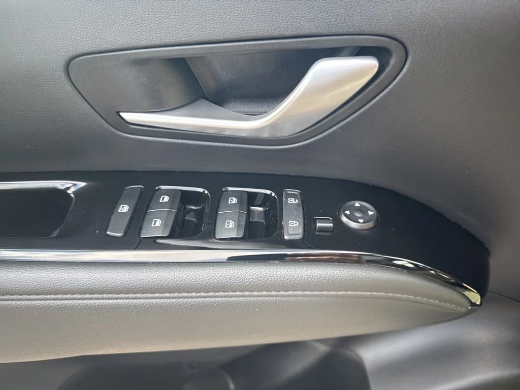 Used 2022 Gray Hyundai SEL image 31